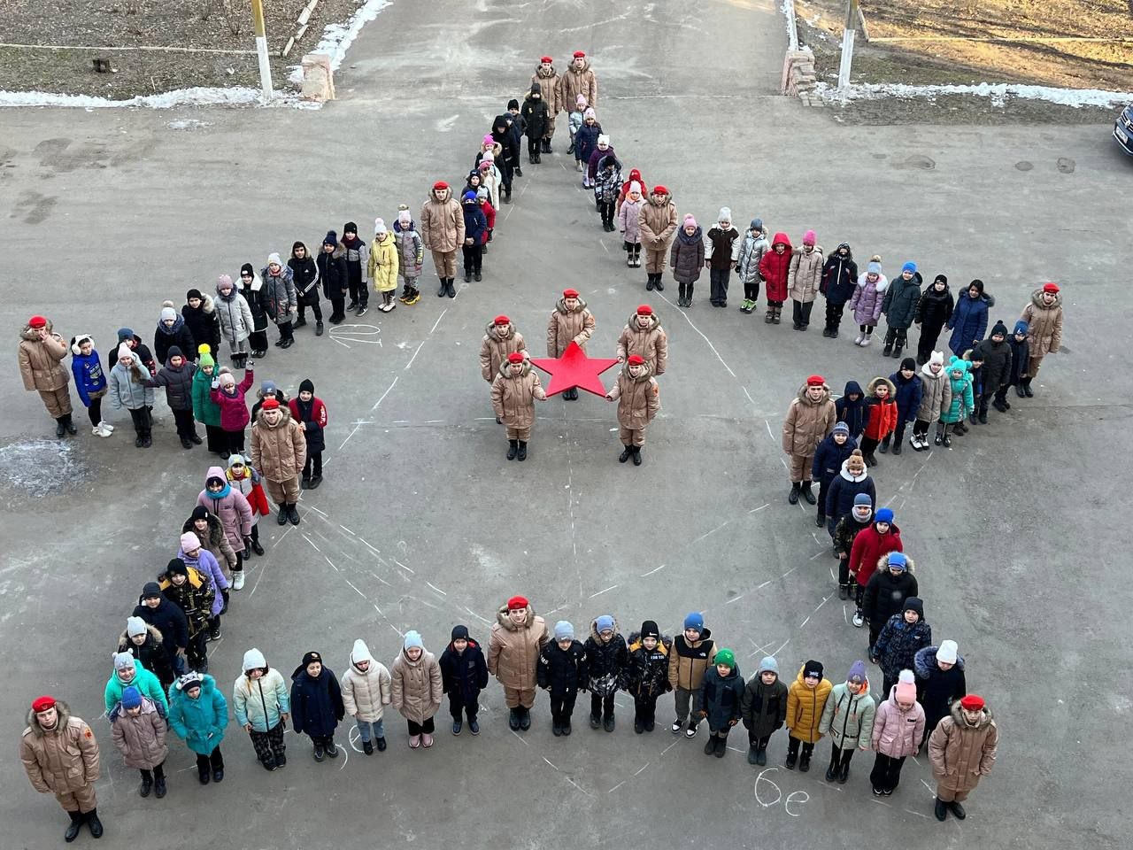 21.02.2024 года обучающиеся 1-11 классов и юнармейцы юнармейского отряда ВПСО «Витязь» приняли участие во Всероссийском флешмобе &amp;quot; Звезда&amp;quot;,.