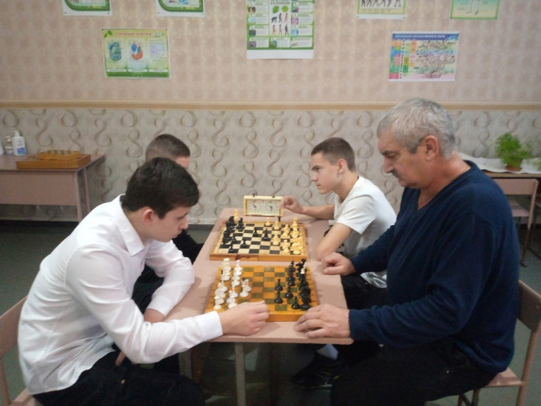 Занятия школьного спортивного клуба " Белая ладья".